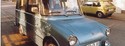 "http://www.derwesten.de/auto/meine_letzte_fahrt/schlenkernder-sattelschlepper-begrub-meinen-fridolin-id7294223.html

14.11.2012 | 19:39 Uhr
Schlenkernder Sattelschlepper begrub meinen „Fridolin“
Nicht postgelb, sondern blau: der VW Fridolin von Sabine Heeling aus dem Jahr 1981.

„Fridolin”, das knuddelige Postauto der 60er- und 70er-Jahre: Auf einer Postversteigerung für ausgediente Firmenfahrzeuge wurde das knall gelbe Ungetüm 1981 angeboten. Typ 147, Achse, Motor und Getriebe vom VW Käfer mit 1200 Kubikzentimeter Hubraum, 34 PS. Den unglaubliche Kastenwagen bauten wir zum Wohnmobil für uns Studenten um.

Standheizung war ein Muss, genauso wie ein Aufstelldach von einem alten Linienbus für eine perfekte gut durchlüftete Nachtruhe nach einem Festival. Wo früher Pakete und Päckchen transportiert wurden, ließen nun zwei Scheiben vom Schrottplatz im Heck den Blick auf eine variable Bank mit selbstgenähten Sitzpolstern in Streifendekor und passenden Gardinen zu. Viele Stunden Schweißarbeit retteten Fridolin vorerst vor dem Schrottplatz. Nun musste nur noch der gesamte Kleinbus lackiert werden – eigentlich viel zu teuer für einen Studenten. Aber mit einer Portion handwerklichem Geschick einer Lackrolle, Grundierung und einem Topf mit hammerschlagblauer Farbe war nach mehreren Arbeitsgängen ein passables Ergebnis erzielt. Am 31. Dezember 1982 verwandelte sich dieser lebensfrohe Fridolin in eine Hochzeitskutsche. Ohne zu mucken fuhr er uns zum Standesamt und später weiter in die Flitterwochen zum Skilaufen nach Österreich. Doch seine neue Lebensuhr war schneller abgelaufen als wir uns das vorgestellt hatten. Nur ein Jahr später fuhr dort, wo wir Fridolin geparkt hatten, ein Sattelschlepper bei Nacht und Nebel die Hauptstraße viel zu schnell entlang. Eine kleiner Schlenker um eine Verkehrsinsel brachte den Anhänger ins Schleudern und all die investierte Mühe in unseren Fridolin war in diesem Moment erloschen. Rien ne va plus! Nichts geht mehr! Nur noch der Abschleppwagen konnte Fridolin Huckepack zu seiner letzten „Ruhestätte”, dem Schrottplatz, bewegen.

"

(Hinzugefgt: 14.11.2012, 22:55:51)