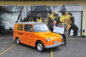 "Der Volkswagen Typ 147, Spitzname Fridolin, lief 1974 in ,,Schweizer-Post-Spezifikation vom Band. Der VW Fridolin wurde von der Lebenshilfe schon bei verschiedenen Oldtimer Rallyes wie beispielsweise der Rallye Hamburg-Berlin-Klassik eingesetzt. Das nostalgische Dunlop-Design im schlichten Orange bestimmten die Leser der Zeitschrift ,,Auto Bild Klassik in einer Leserwahl. Er wird in diesem Jahr bei mehreren Oldtimerevents zu sehen sein.  

http://allrad-news.de/bildergalerie.php?newsid=164530&bild=1"

(Hinzugefgt: 21.03.2013, 16:16:59)
